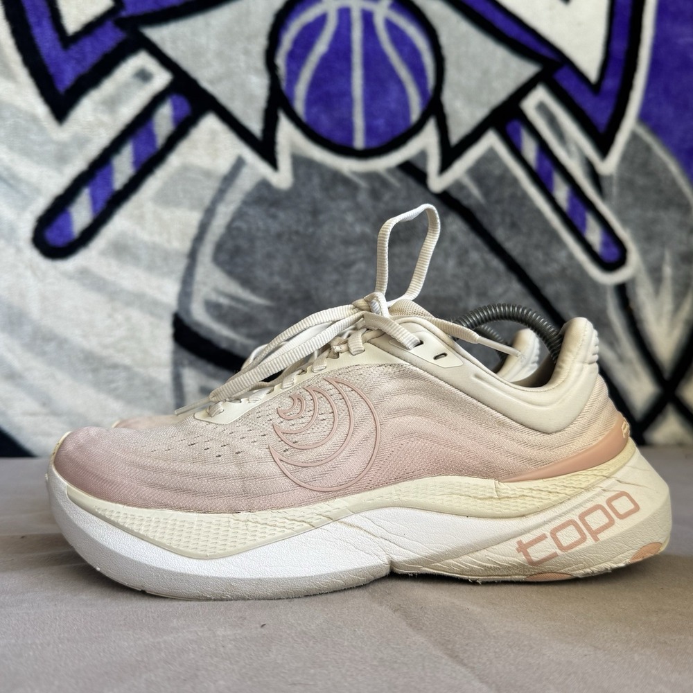Size 8.5 - Topo Aura Cream/Rose Womens Athletic Shoes